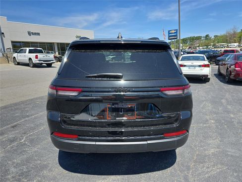 New 2025 Jeep Grand Cherokee Altitude AWD/4WD image 4