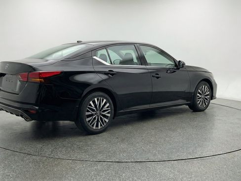 Used 2025 Nissan Altima 2.5 SV FWD image 9