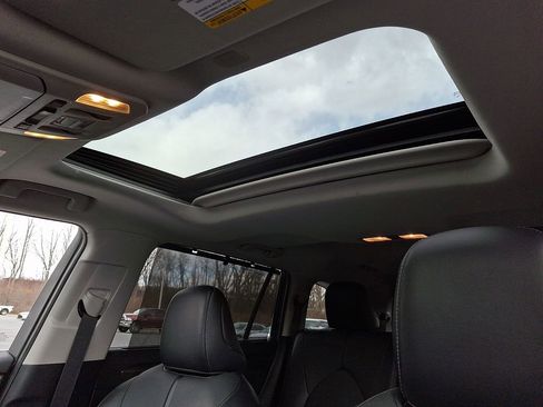 Used 2022 Toyota Highlander Limited image 15