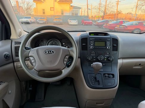 Used 2012 Kia Sedona LX image 19
