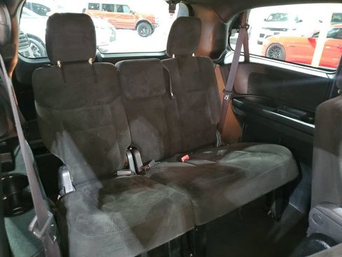 Used 2016 Dodge Grand Caravan SE FWD image 22
