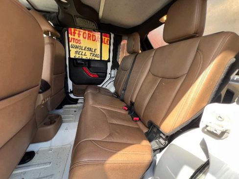 Used 2015 Jeep Wrangler Unlimited Rubicon w/ Connectivity Group AWD/4WD image 11