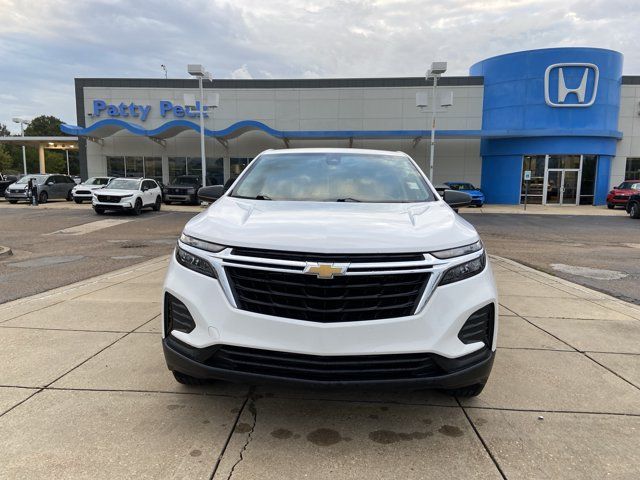 Used 2023 Chevrolet Equinox LS AWD/4WD image 3
