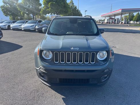 Used 2017 Jeep Renegade Latitude w/ Trailer Tow Group AWD/4WD image 8