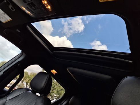 Used 2025 Toyota Sienna XLE Woodland Edition image 5