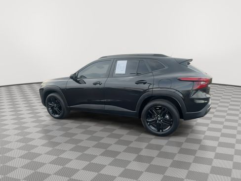 Used 2025 Chevrolet Trax ACTIV w/ Sunroof Package image 6