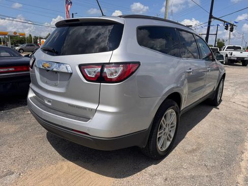 Used 2015 Chevrolet Traverse LT w/ Style and Technology Package FWD image 6