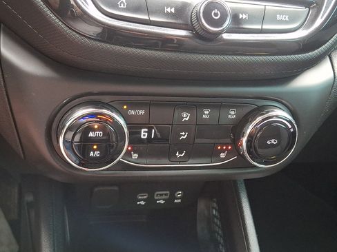 Used 2023 Chevrolet TrailBlazer LT w/ Convenience Package FWD image 16