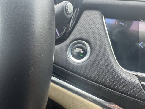 Used 2018 Cadillac XT5 FWD image 29