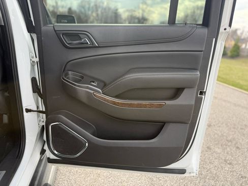 Used 2015 Chevrolet Suburban LT image 44