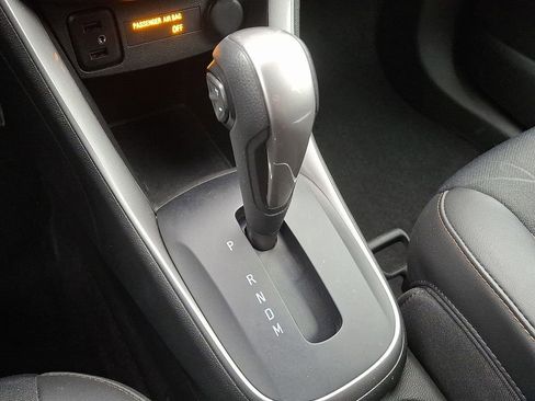 Certified 2022 Chevrolet Trax LT w/ LT Convenience Package image 15