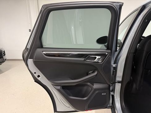 Certified 2026 Porsche Macan w/ Premium Package Plus AWD/4WD image 34