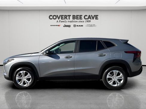 Used 2024 Chevrolet Trax LS w/ Driver Confidence Package image 5