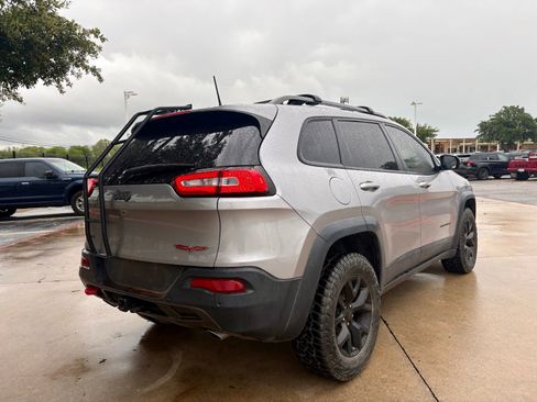 Used 2018 Jeep Cherokee Trailhawk w/ Comfort/Convenience Group AWD/4WD image 5