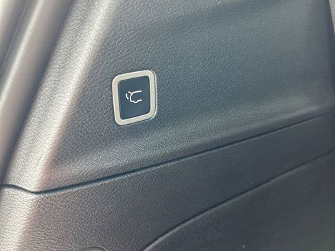 Used 2025 Chrysler Pacifica Select image 13