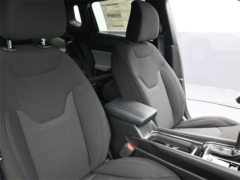 Used 2025 Jeep Compass Sport image 13