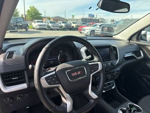 Used 2024 GMC Terrain SLT AWD/4WD image 11