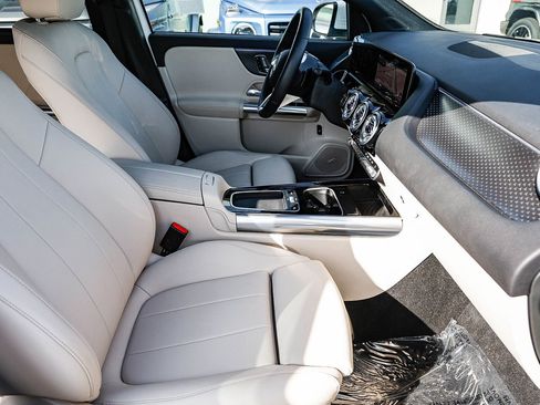 Certified 2025 Mercedes-Benz GLA 250 4MATIC image 16