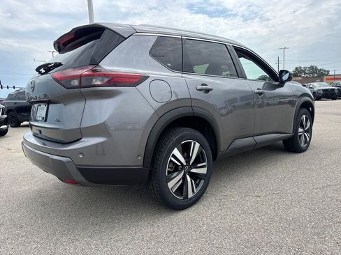 Used 2025 Nissan Rogue SL FWD image 8