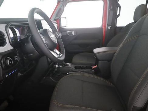 Used 2025 Jeep Wrangler Unlimited Sahara w/ Safety Group image 16