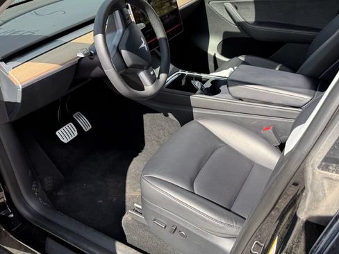 Used 2023 Tesla Model Y Performance AWD/4WD image 3