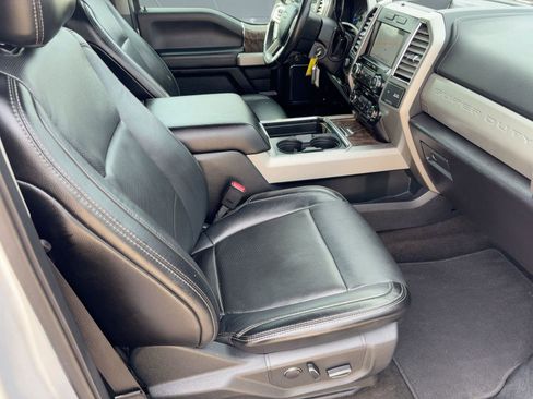 Used 2017 Ford F250 Lariat image 29