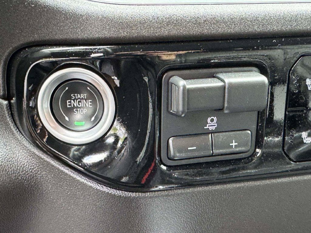 Used 2025 Chevrolet Silverado 2500 LT w/ Trail Boss Package AWD/4WD image 9