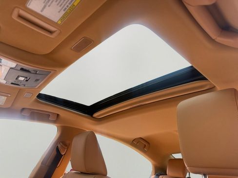 Used 2025 Lexus ES 350 w/ Premium Package FWD image 22