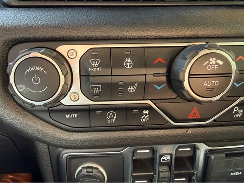 Used 2024 Jeep Wrangler Unlimited Sport AWD/4WD image 19