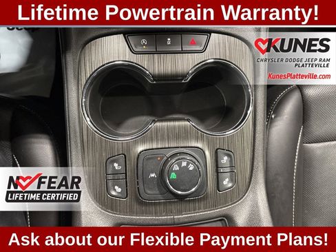 Used 2023 GMC Acadia SLT image 28