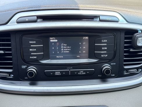 Used 2017 Kia Sorento LX image 16