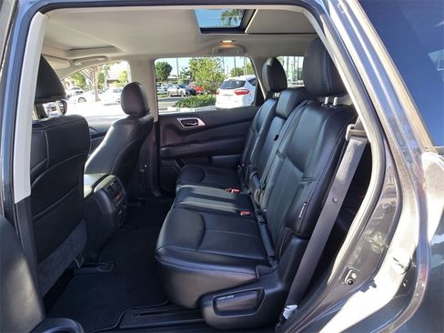Used 2019 Nissan Pathfinder Platinum image 13