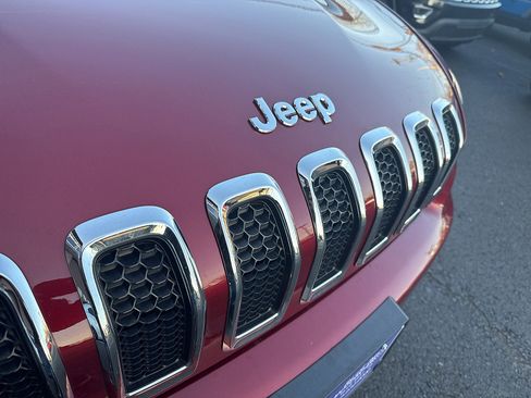 Used 2016 Jeep Cherokee Sport image 15