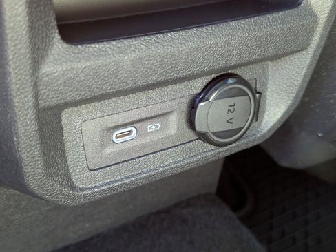 Certified 2022 Volkswagen Tiguan SE R-Line image 26