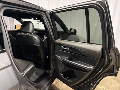 Used 2023 Jeep Grand Cherokee Altitude AWD/4WD image 32