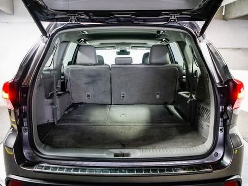 Certified 2019 Toyota Highlander XLE image 29