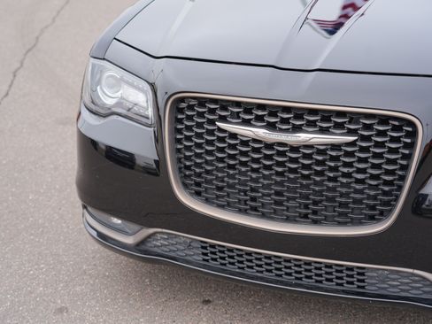 Used 2017 Chrysler 300 S w/ 300S Premium Group 2 w/2_L image 9