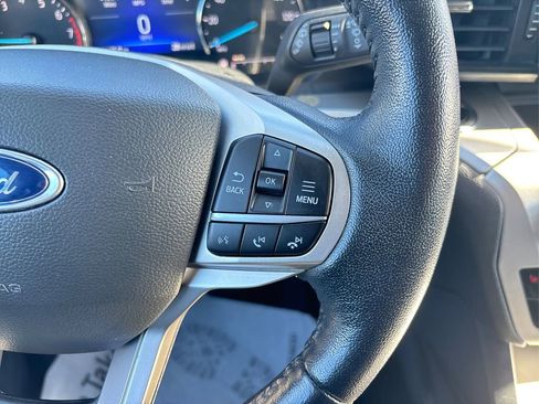 Used 2022 Ford Explorer XLT image 34