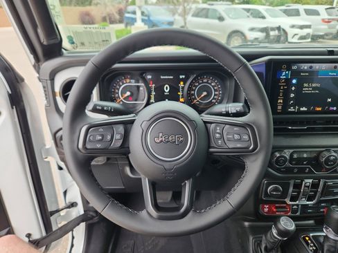 New 2025 Jeep Gladiator Willys image 10