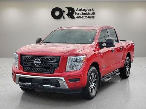 Used 2024 Nissan Titan SV w/ SV Convenience Package AWD/4WD image 2