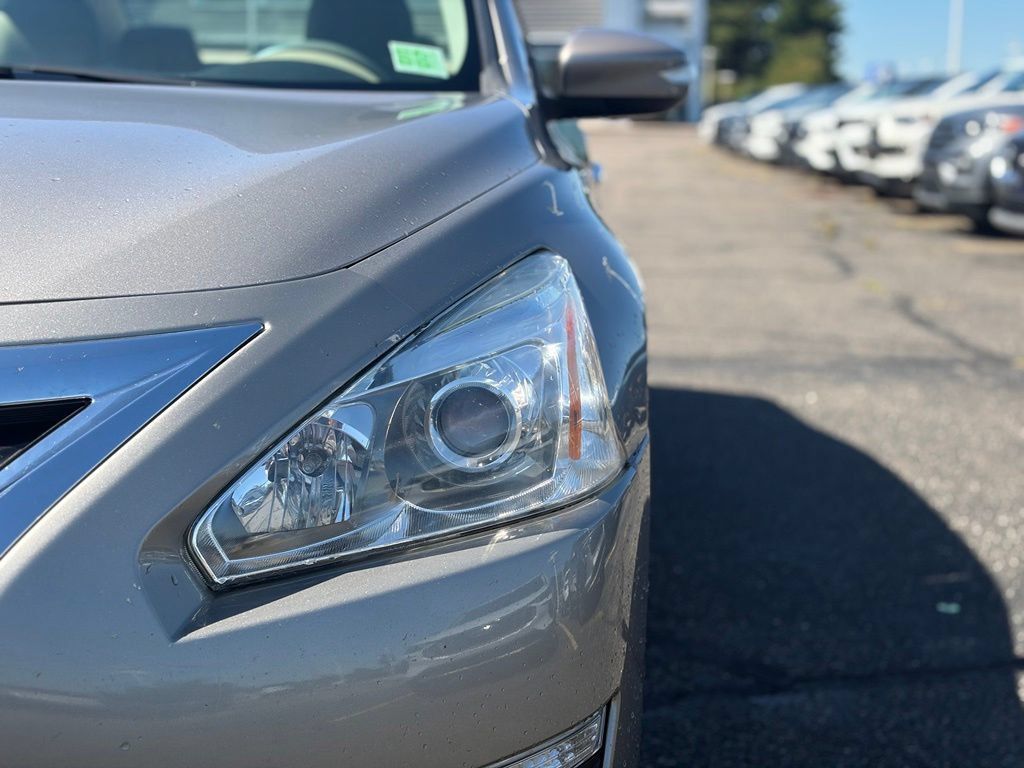 Used 2013 Nissan Altima 3.5 SV w/ Navigation Pkg FWD image 4