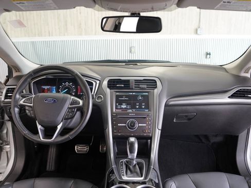 Used 2016 Ford Fusion Titanium FWD image 18