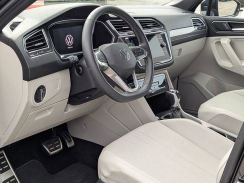 Used 2023 Volkswagen Tiguan SE R-Line image 12