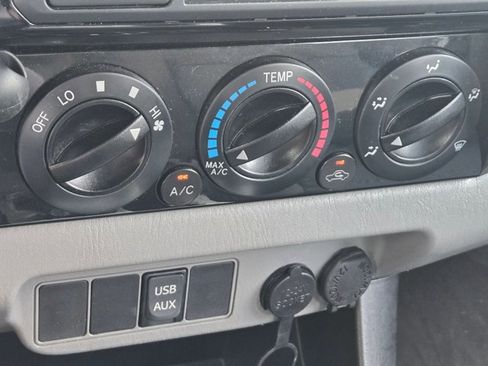 Used 2014 Toyota Tacoma PreRunner w/ TRD Sport Package image 12