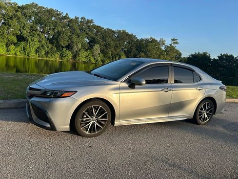 Used 2023 Toyota Camry SE FWD image 2