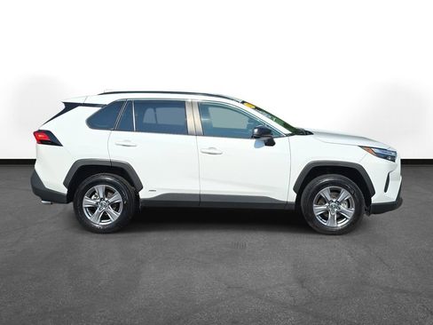 Certified 2025 Toyota RAV4 LE AWD/4WD image 4