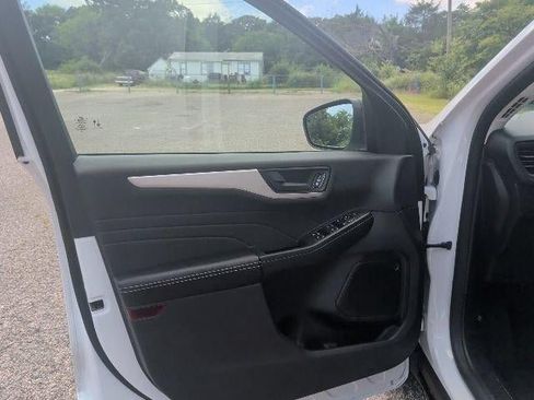 Used 2022 Ford Escape SE AWD/4WD image 15