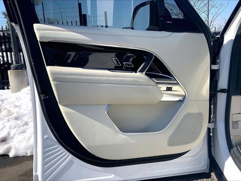 Used 2024 Land Rover Range Rover SE image 21