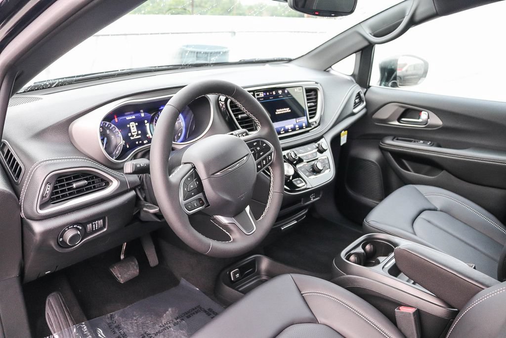 New 2027 Chrysler Pacifica Select FWD image 23