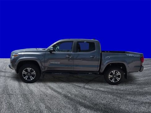 Used 2019 Toyota Tacoma TRD Sport AWD/4WD image 7